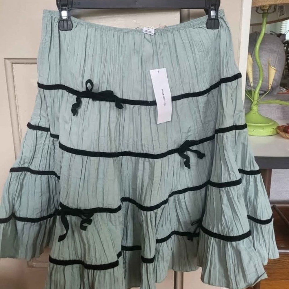 Elegant Mint Green Skirt with Black Accents